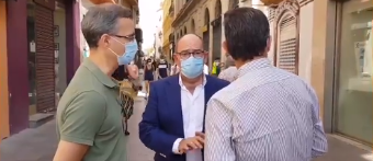 El Presidente de Aprocom, Tomás González, visita las calles comerciales del Centro junto a un empresario del sector, Juan Foronda, acompañando al candidato de Ciudadanos, Alvaro Pimentel.