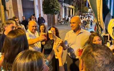 El Alcalde de Sevilla visita la caseta de la Asociación de Comerciantes de Triana de la Velá de Santa Ana