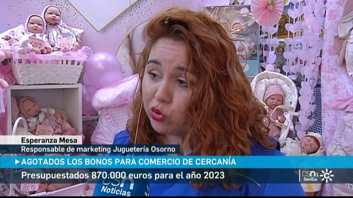 Agotados los bonos de 50 euros de la nueva campaña del comercio de Sevilla. Juguetes Osorno, uno de los comercios de Aprocom adheridos a la campaña Bonos Sevilla, explica en Canal Sur Noticias su funcionamiento.