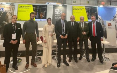 El Ayuntamiento presenta por vez primera en FITUR una guía de establecimientos emblemáticos de la ciudad.