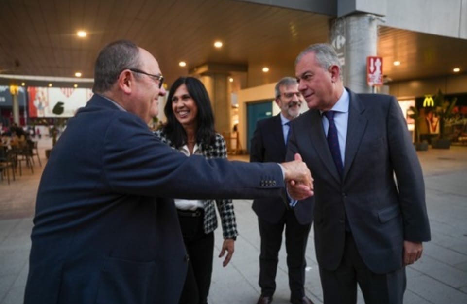 El Alcalde de Sevilla inaugura la zona comercial de Nervión