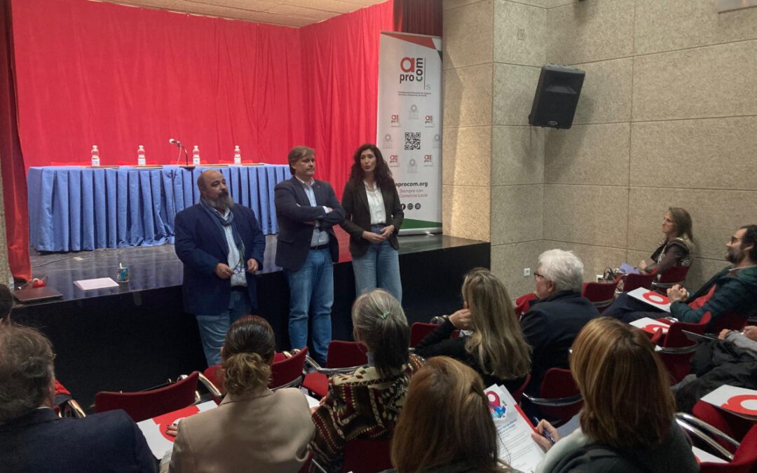 APROCOM desarrolla en Écija el taller “Cómo conseguir que los clientes encuentren tu comercio en Google”