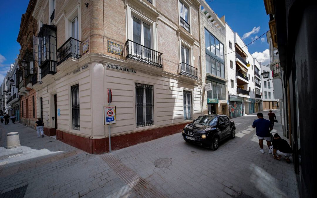 La calle Albareda reabre al tráfico tras más de cuatro meses de obras de renovación